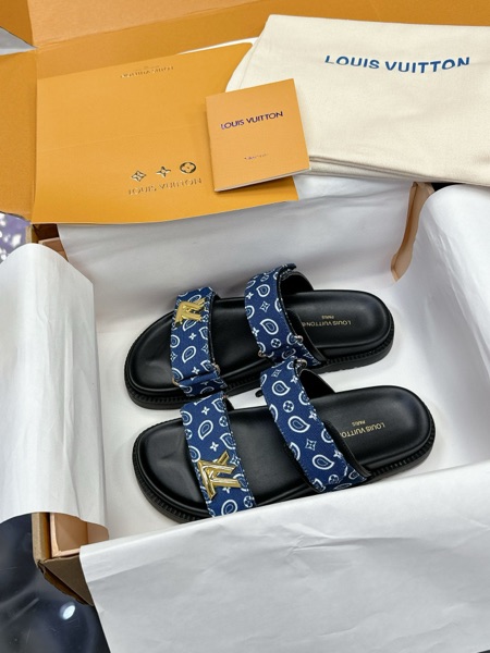 Women Louis Vuitton Shoes-520
